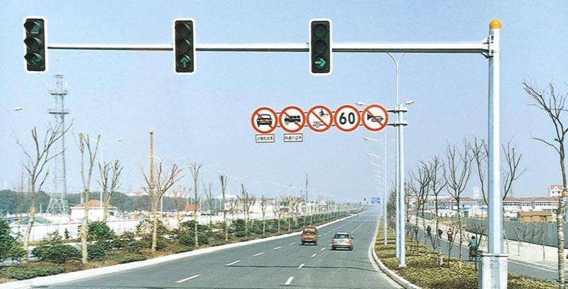 交通信號燈常見的排列方式